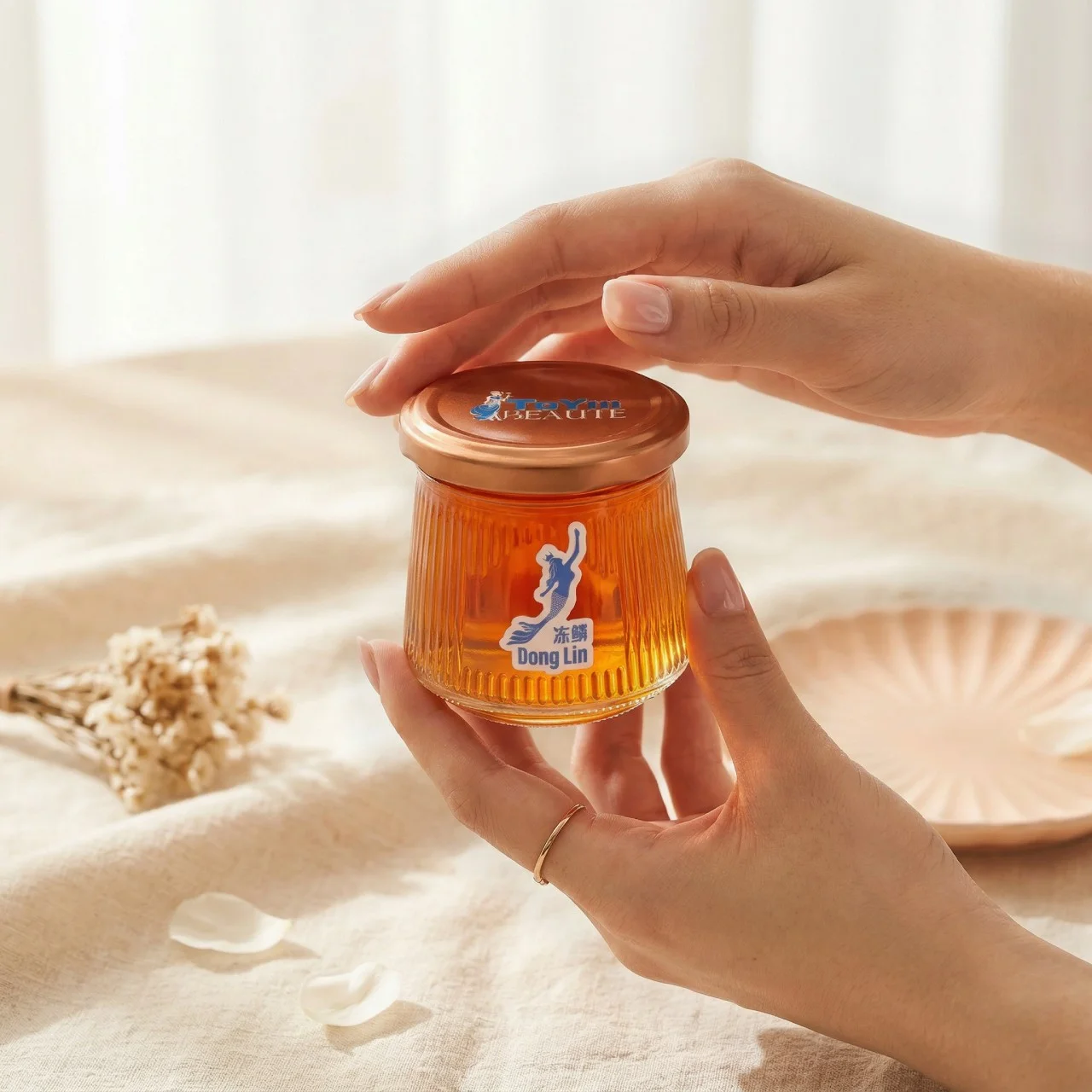 Holding Dong Lin Fish Scale Collagen Jelly